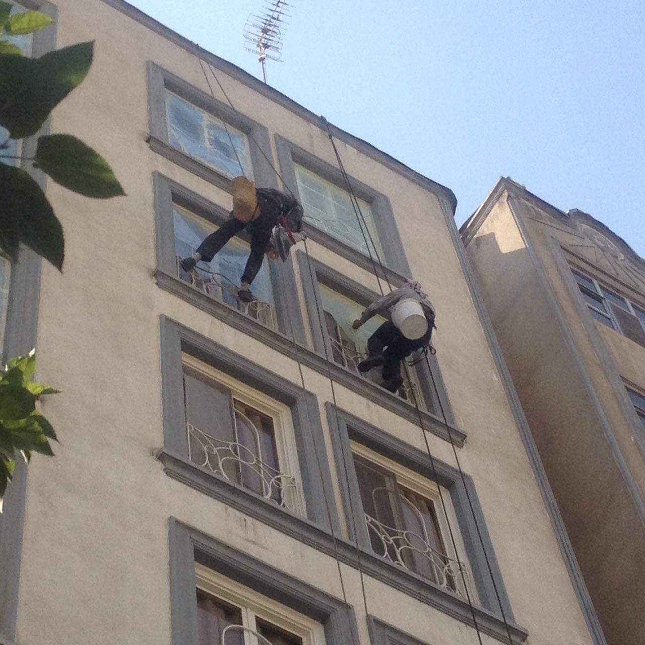 Execution of various facade paints without scaffolding